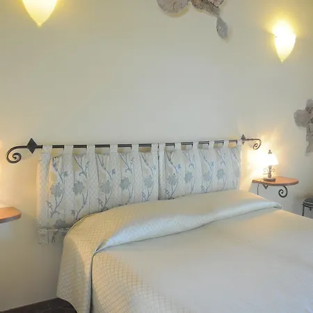 Anselmi Sauro Гостевой дом Портоферрайо